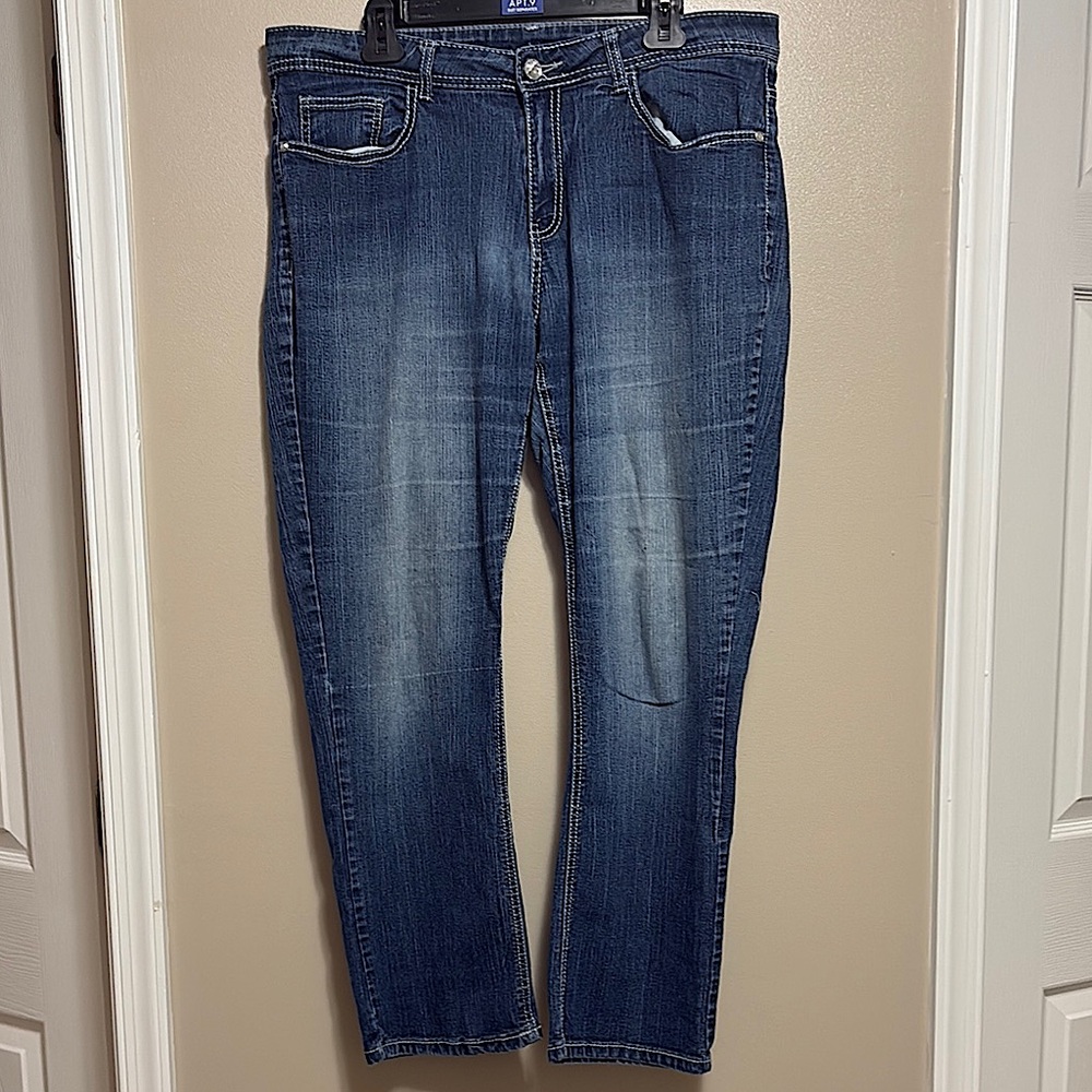 Women’s cropped Blue Denim Jeans
